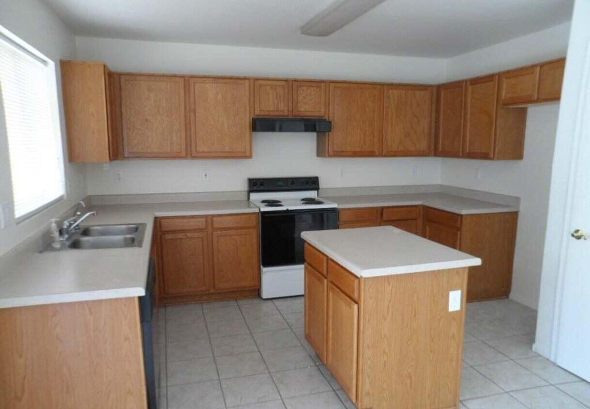 Foto del edificio - Great Open Floor Plan Near Stadium!