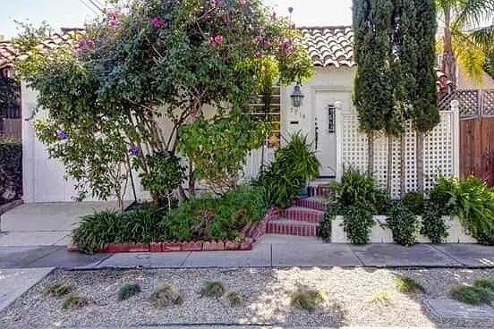 Foto del edificio - 7714 Waring Ave