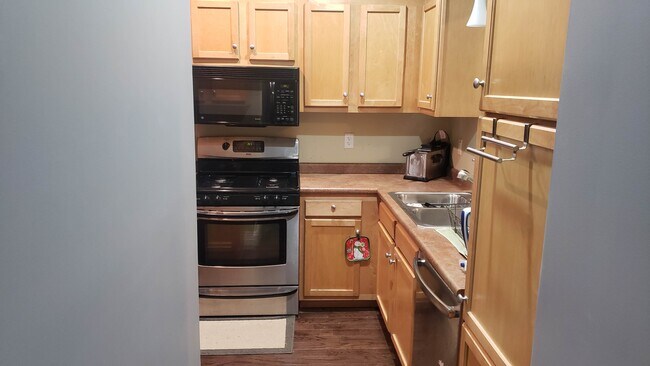 Building Photo - 502 Armandale St