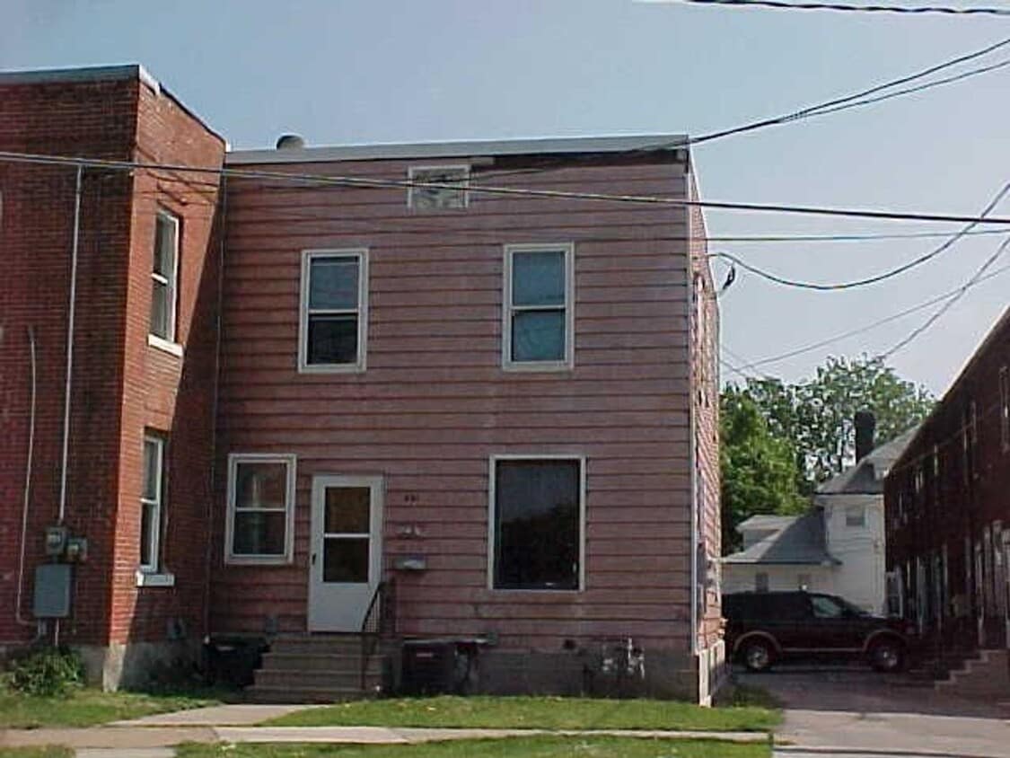 Primary Photo - 421 Wellington Street