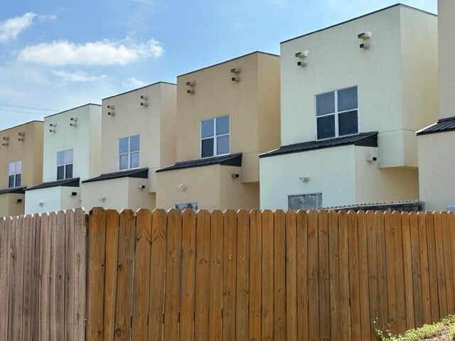 Foto del edificio - 3836 W Daffodil Ave