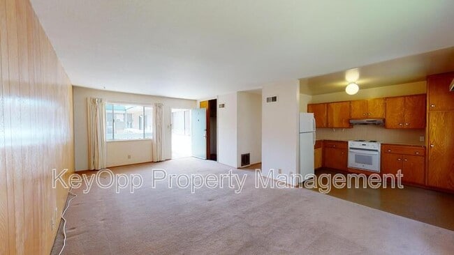 Building Photo - 446 Warren Dr