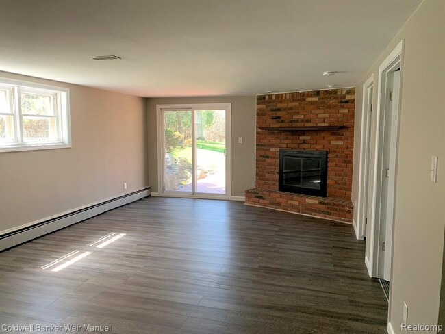 Building Photo - 30771 Hickory Ln