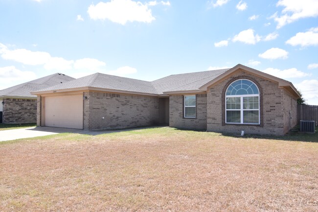 Building Photo - 2600 Tara Dr