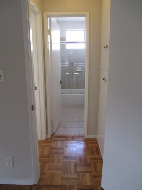 Baño - Garden Avenue Apartments