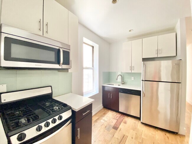 Building Photo - 507 W 170th St