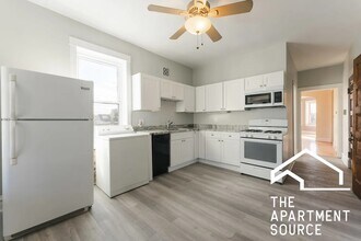 Building Photo - 2042 W Armitage Ave