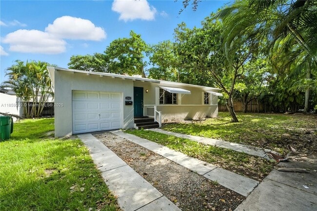 Building Photo - 2545 SW 27th Ln