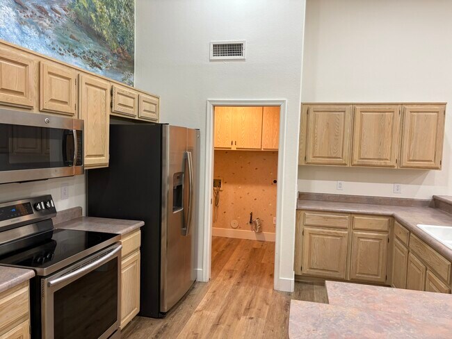 Building Photo - 461 E Pinto Dr