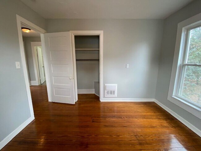 Foto del edificio - 147 8th St NW