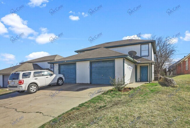 Foto del edificio - Cute 2/2/1 2-Story Duplex in Fort Worth! *...