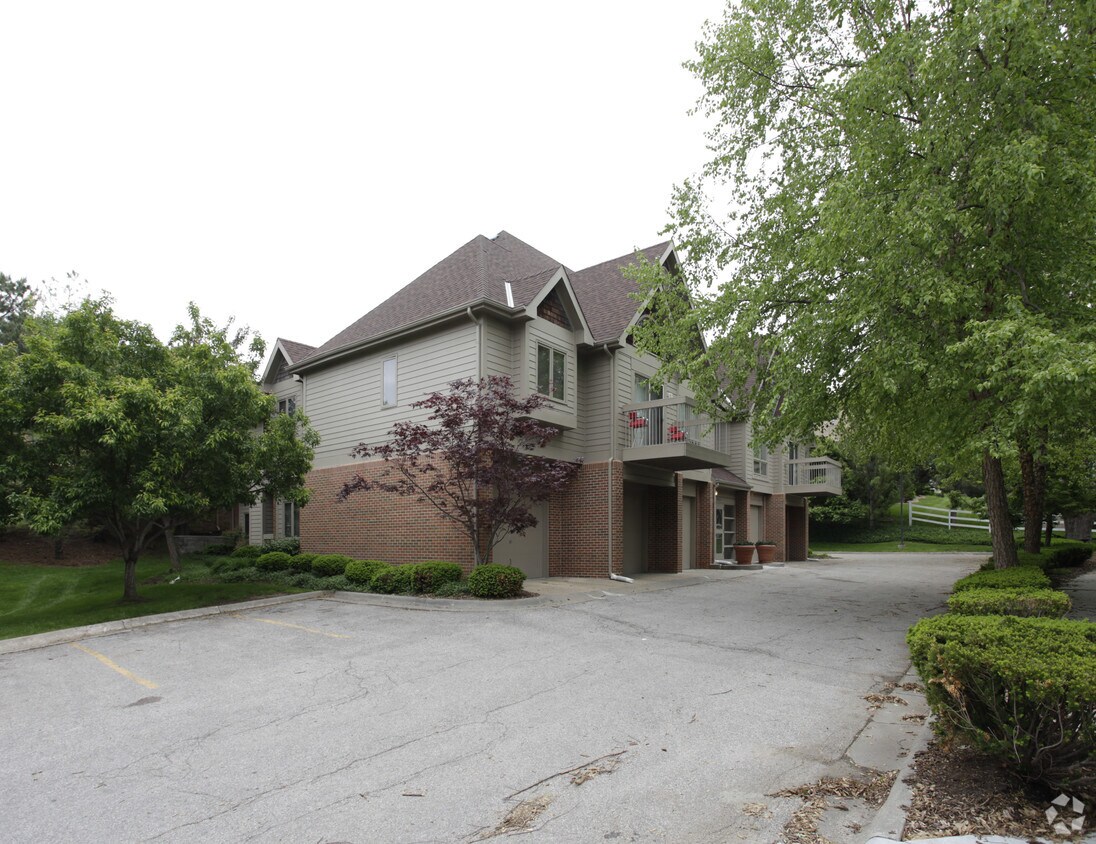 Indian Hills Village Apartments Omaha, NE