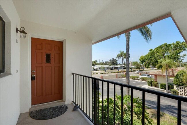 Foto del edificio - 2415 Bayshore Gardens Pkwy