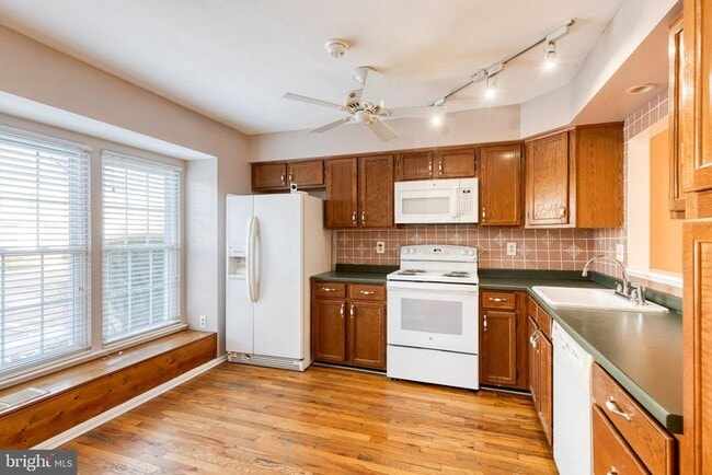 Foto del edificio - 684 Lions Gate Ln