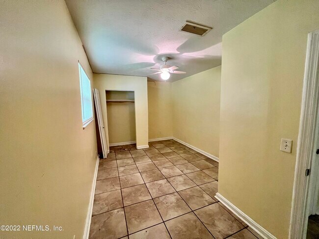 Foto del edificio - 1597 W 31st St