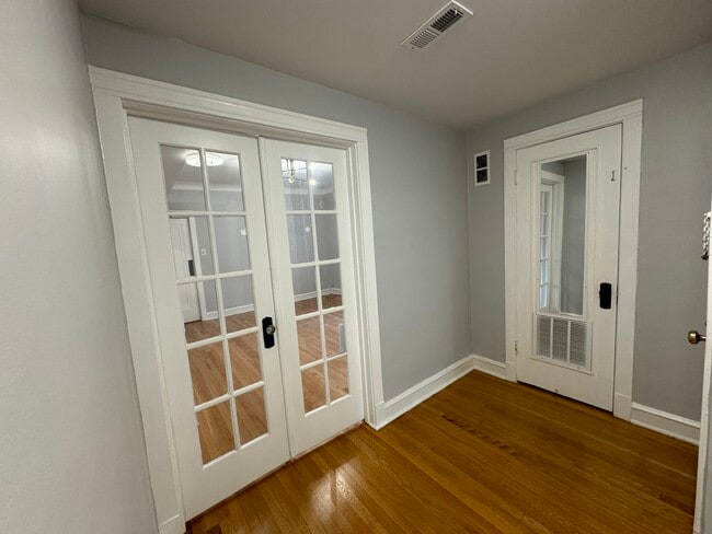 Building Photo - 4907 N Washtenaw Ave