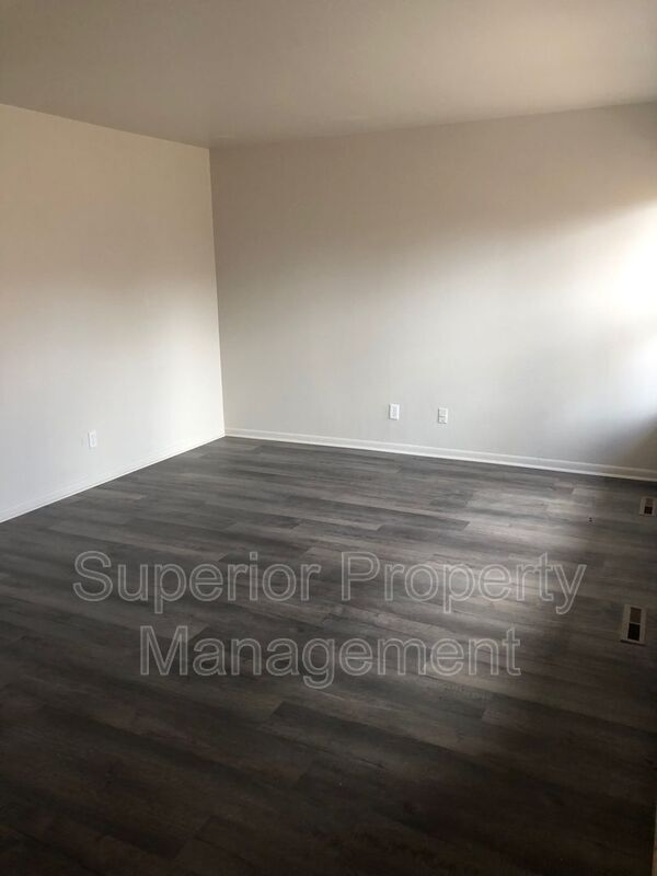 Building Photo - 520 Thomes Ave
