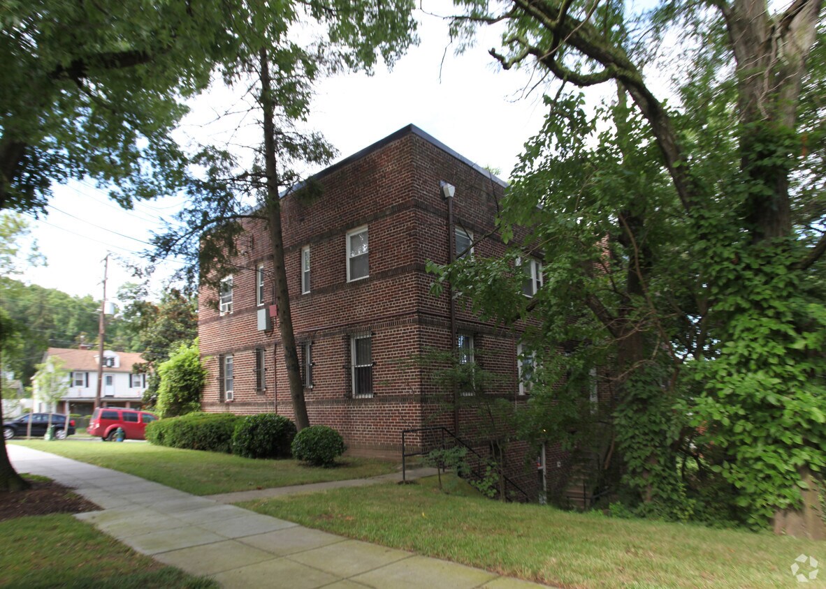 Foto del edificio - 2440 S St SE