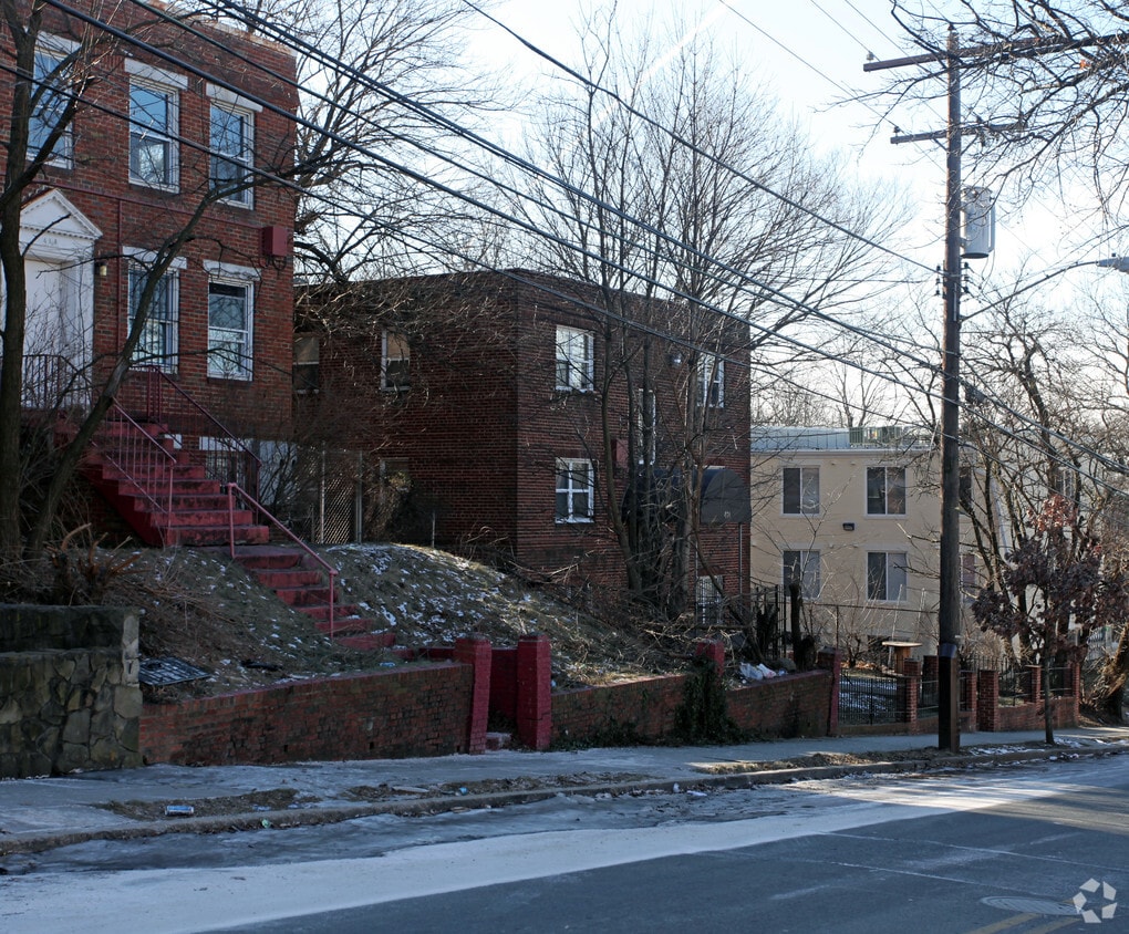 Building Photo - 411 Atlantic St SE