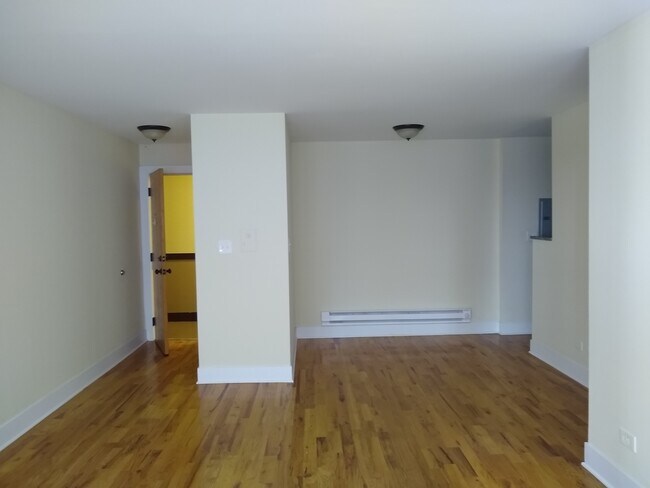 Building Photo - 555 W Arlington