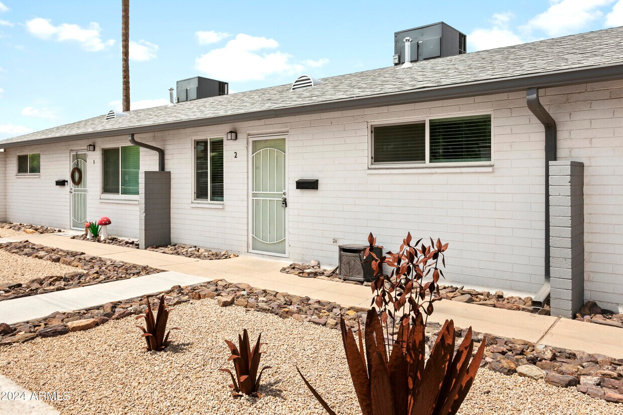 Foto principal - 1646 E McKinley St