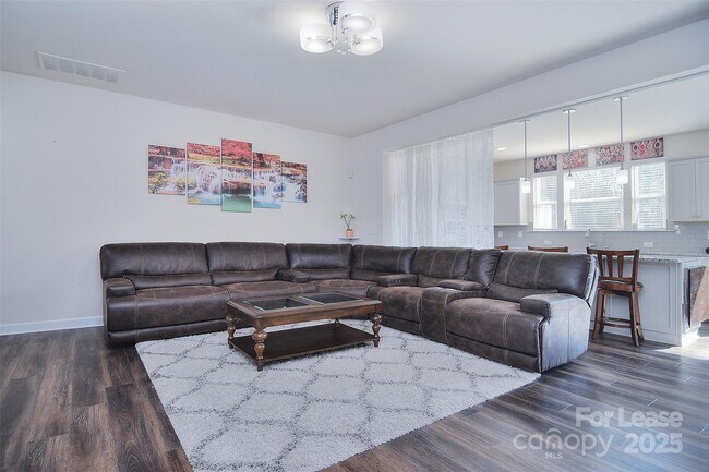 Foto del edificio - 9245 Glenburn Ln