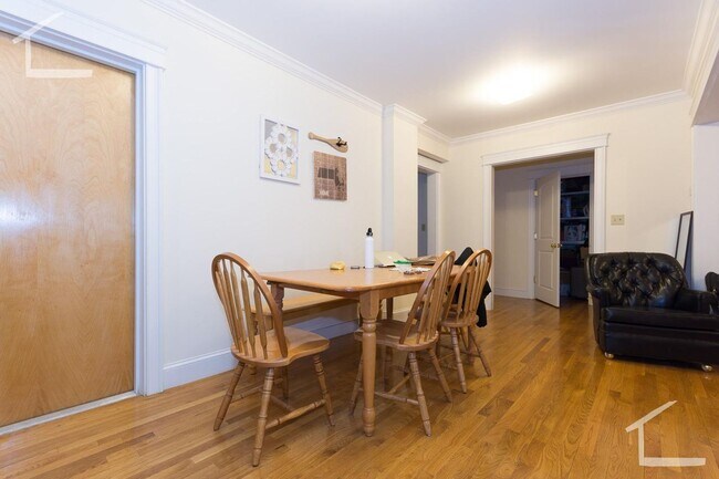 Foto del edificio - Garden level 3 bed in Allston