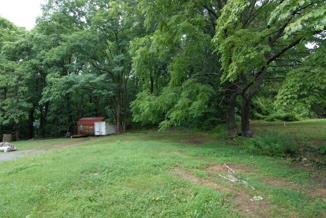 Building Photo - Adorable newly renovated 2 bedroom 1 bath ...