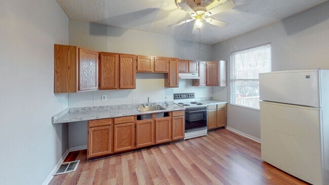 Building Photo - 2429 Christian St