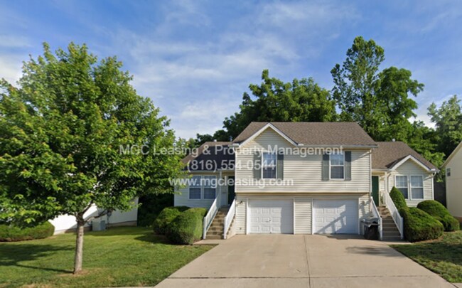 Foto del edificio - Creekwood Park Townhomes - At Last, This I...