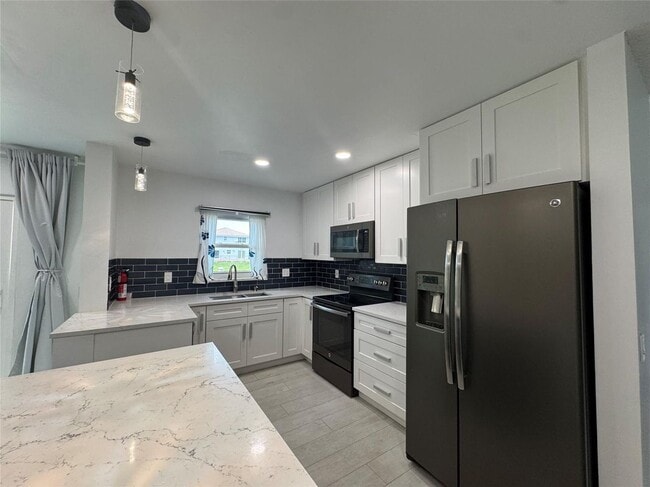 Foto del edificio - 7481 Santa Monica Dr