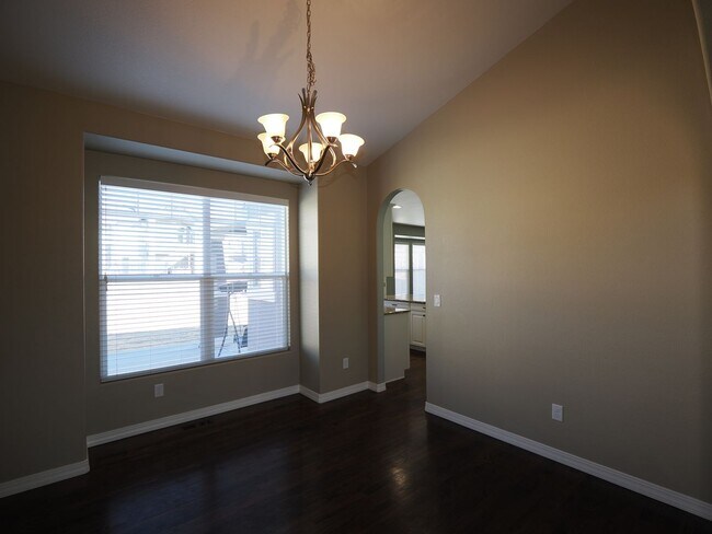 Foto del edificio - 5 Bedroom Home with AC in Cordera!