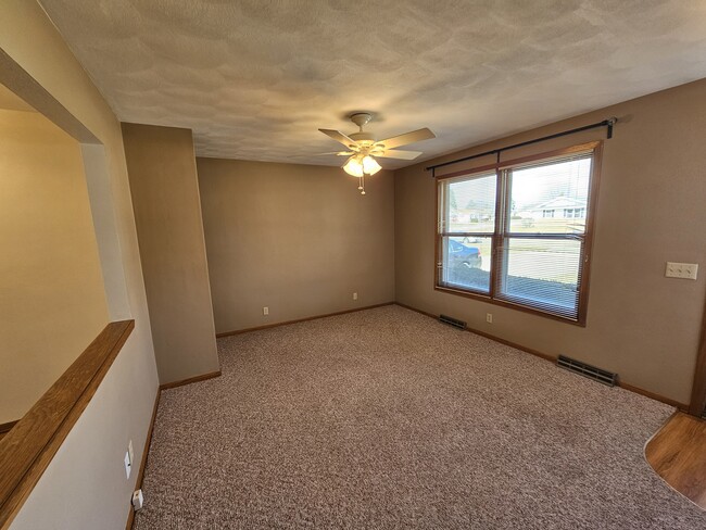 Building Photo - 4210 Park View Dr