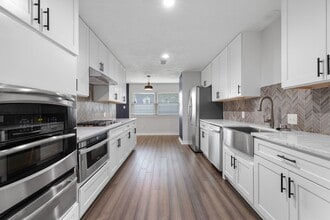 Building Photo - 1222 Haines Dr