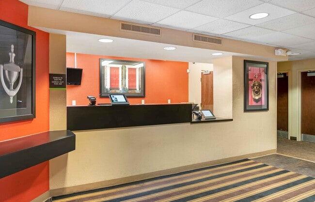 Building Photo - Furnished Studio-Detroit - Farmington Hills