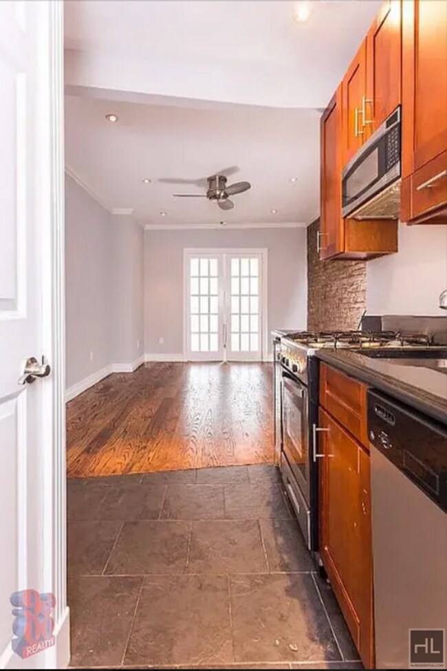 Foto del edificio - Act now on this gorgeous 1BR 1BTH apartmen...