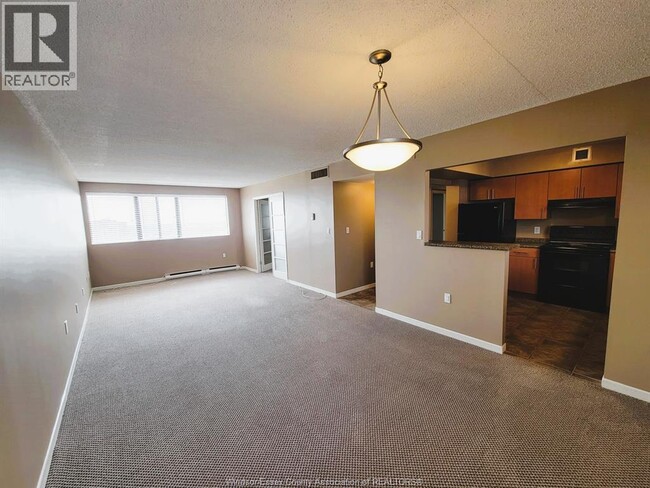 Building Photo - 380 Pelissier St
