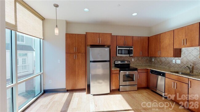 Foto del edificio - 2200 Lyndhurst Ave