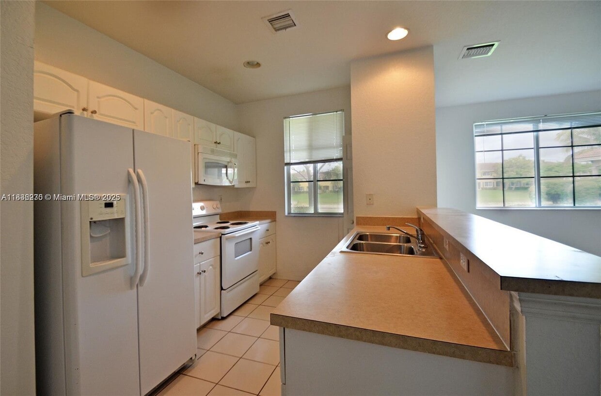 Foto principal - 6060 SW 19th Ct