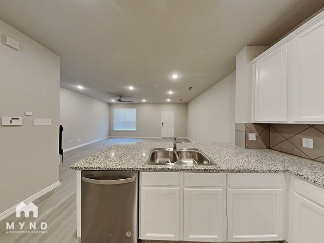 Building Photo - 1272 Alamo Dr