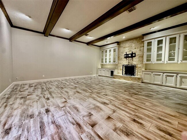 Building Photo - 1027 Cragmore Dr