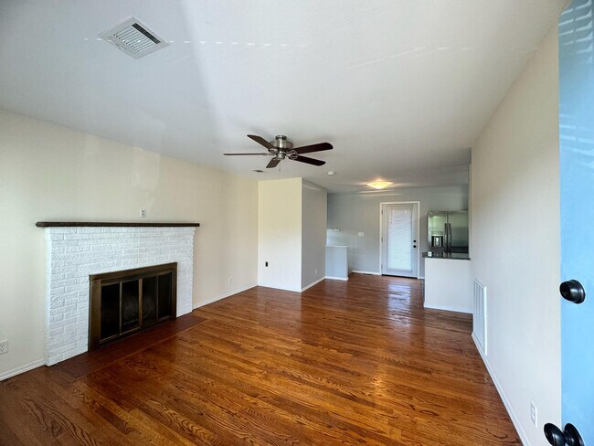 Foto del edificio - 3175 Street Dr