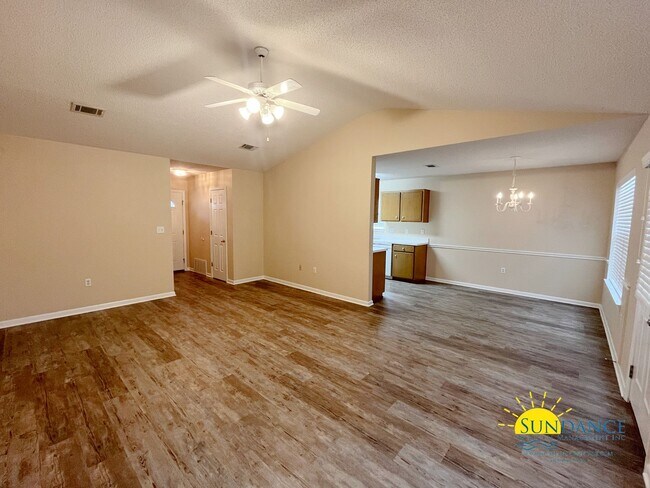 Building Photo - Gorgeous 3 Bedroom Home in Niceville!
