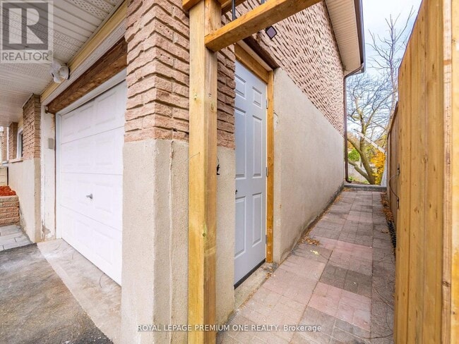 Building Photo - 935 Strasburg Rd