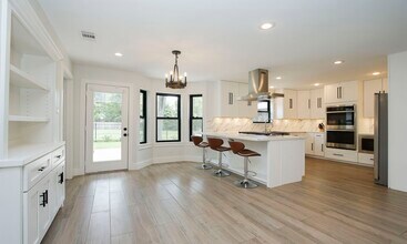 Building Photo - 22 Tangle Brush Dr