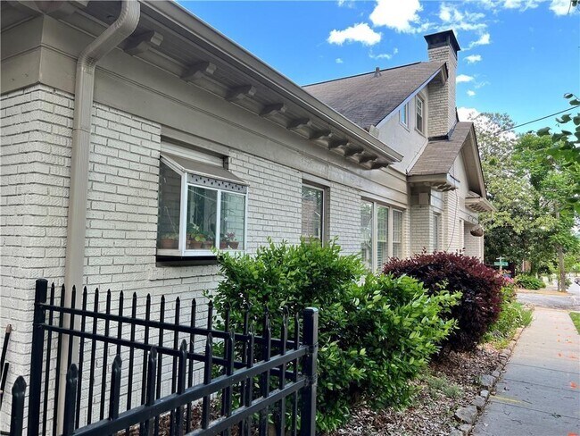 Foto del edificio - 616 Seminole Ave NE