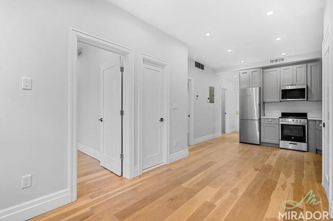 Building Photo - 4 bedroom in NEW YORK NY 10003
