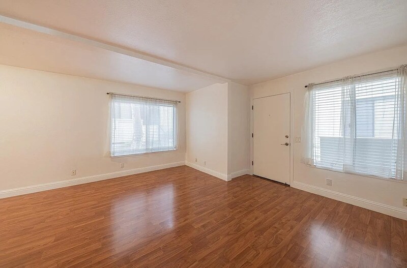 Foto del edificio - 820 Casanova Ave