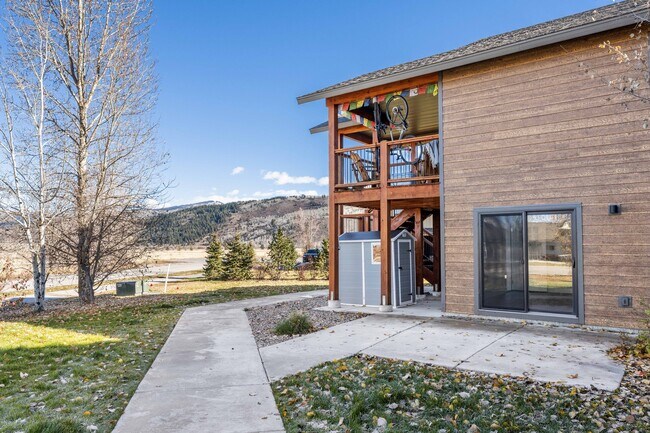 Building Photo - 205 Lakewood Rd