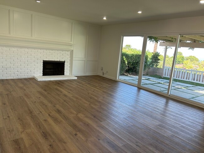 Building Photo - 6919 Grovespring Dr